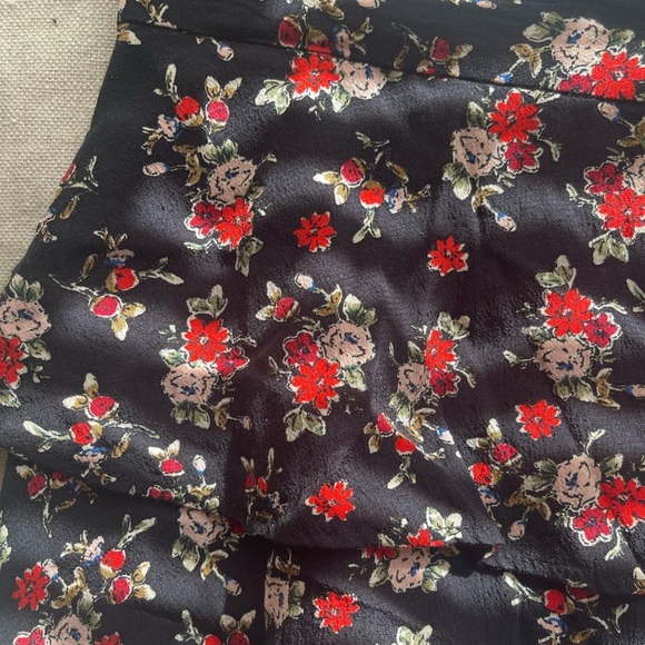 Zara mini floral skirt - Picture 2 of 6